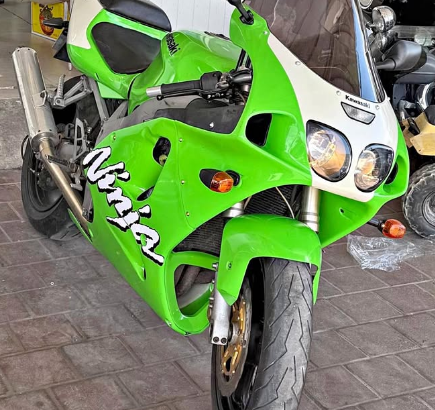 Kawasaki ninja ZX7R 2003 imported for sale