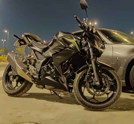 Kawasaki z300 2018 GCC In perfect condition for sa