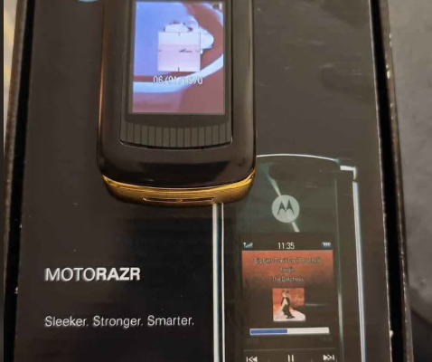 Motorola razr v8 Classic for sale