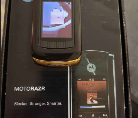 Motorola razr v8 Classic for sale