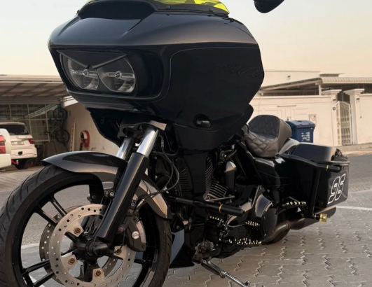 Harley-Davidson Road Glide 2015 in perfect conditi
