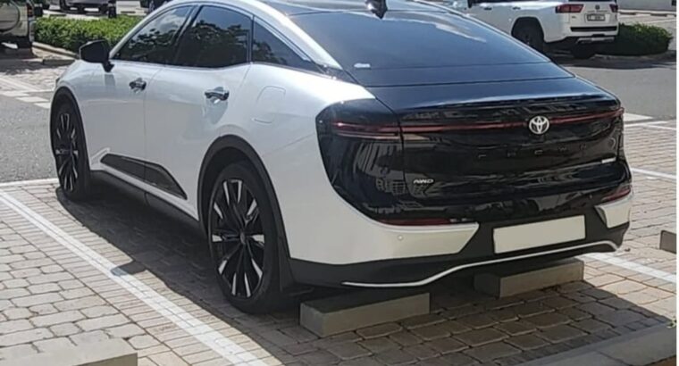 Toyota Crown platinum 2023 Full option Gcc