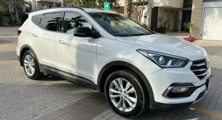 Hyundai Santa Fe 2017 Gcc in good condition