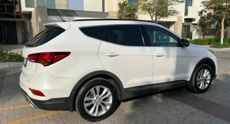 Hyundai Santa Fe 2017 Gcc in good condition