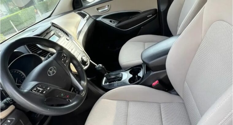 Hyundai Santa Fe 2017 Gcc in good condition