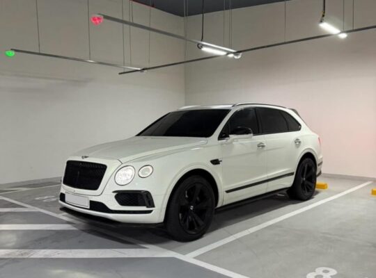 Bentley Bentayga 2018 Gcc full option for sale