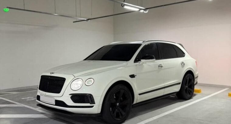 Bentley Bentayga 2018 Gcc full option for sale