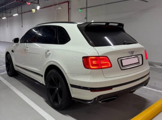 Bentley Bentayga 2018 Gcc full option for sale