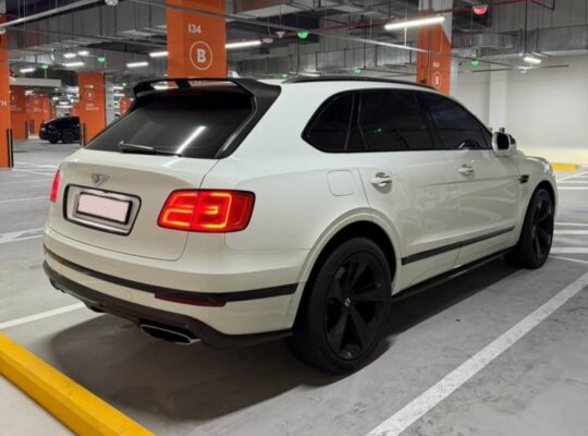 Bentley Bentayga 2018 Gcc full option for sale