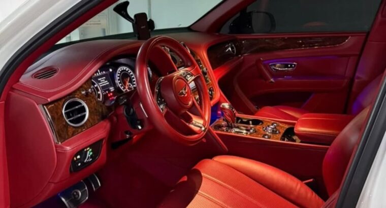 Bentley Bentayga 2018 Gcc full option for sale