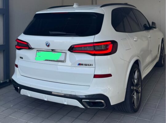 BMW X5 M50i full option 2023 Gcc for sale