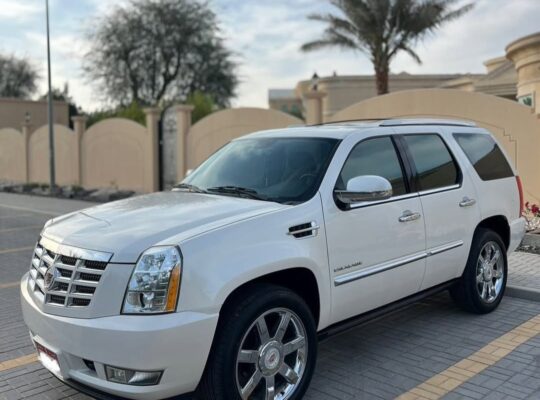 Cadillac Escalade 2011 full option Gcc for sale