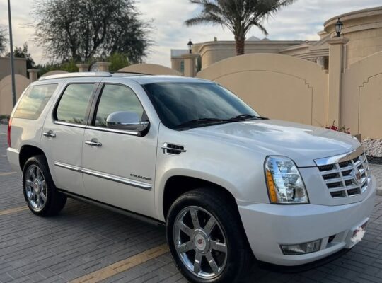 Cadillac Escalade 2011 full option Gcc for sale