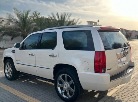 Cadillac Escalade 2011 full option Gcc for sale