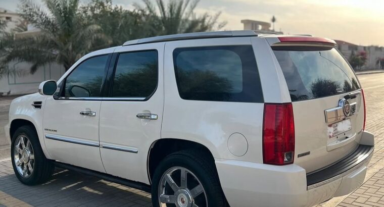 Cadillac Escalade 2011 full option Gcc for sale