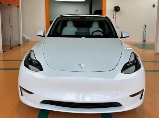 Tesla model Y 2023 Gcc in good condition