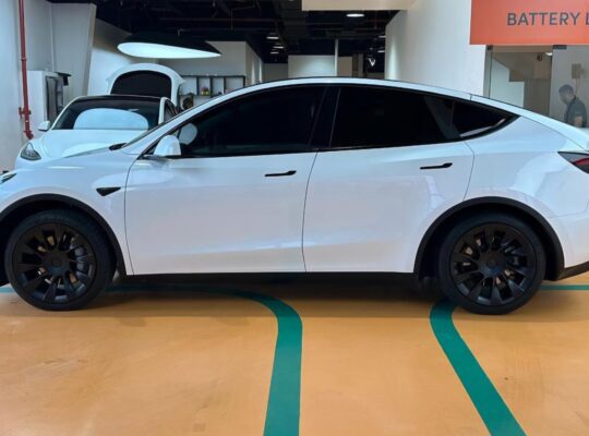 Tesla model Y 2023 Gcc in good condition