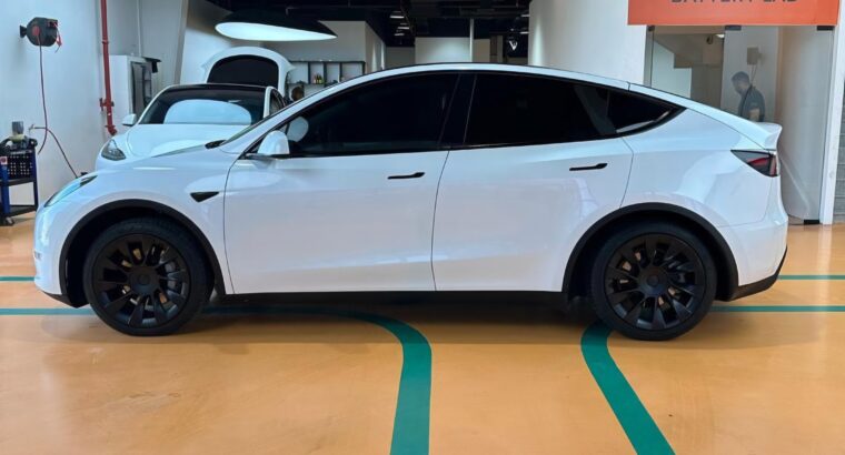 Tesla model Y 2023 Gcc in good condition