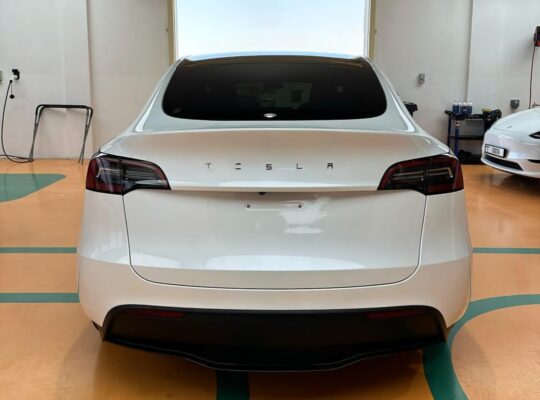 Tesla model Y 2023 Gcc in good condition