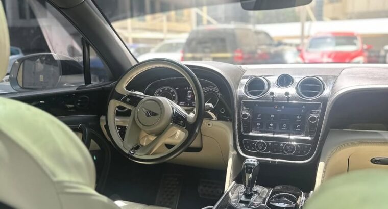 Bentley Bentayga 2017 Gcc full option for sale