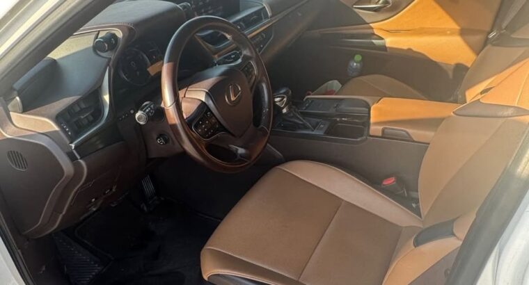 Lexus Es350 full option 2019 Gcc