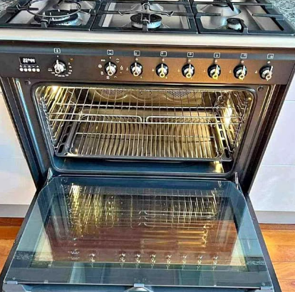 Smeg gas stove & electric oven 90cm for sale