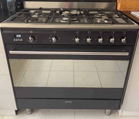 Smeg gas stove & electric oven 90cm for sale
