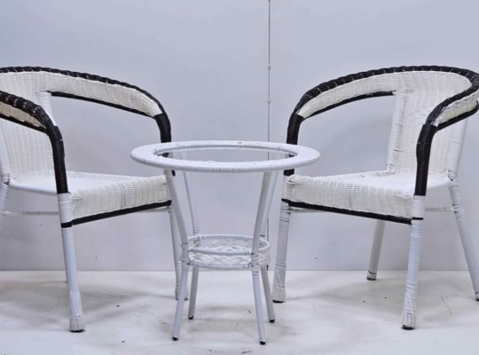 Outdoor Table and Chair Set For Sale