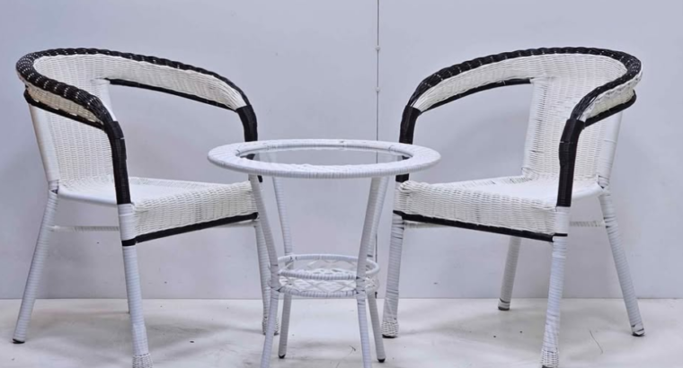 Outdoor Table and Chair Set For Sale