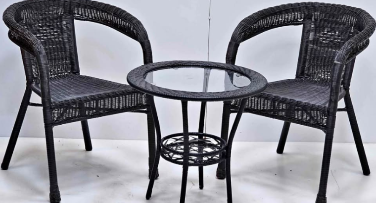 Outdoor Table and Chair Set For Sale