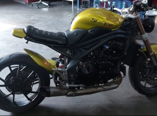 Triumph Speed Triple 1050 ABS 2013 in perfect cond