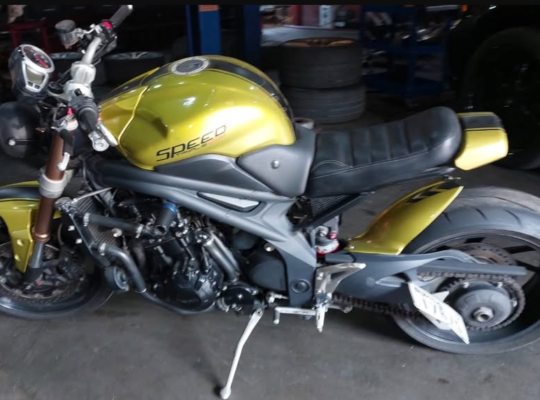 Triumph Speed Triple 1050 ABS 2013 in perfect cond