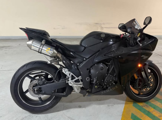 Yamaha R1 2010 in good condition for sale