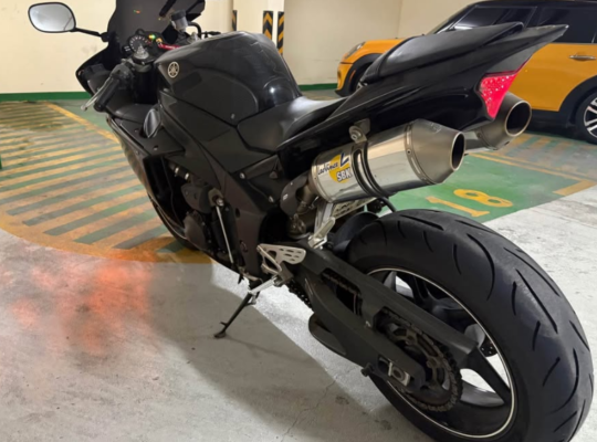 Yamaha R1 2010 in good condition for sale