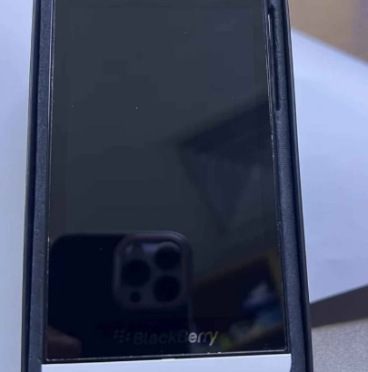 Blackberry z10 white For Sale