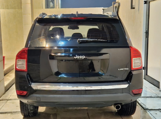 Jeep Compass 4X4, 2.4 2013 in good condition For