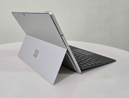 Microsoft Surface Pro 8 i7 11th Gen 2 in 1 Laptop