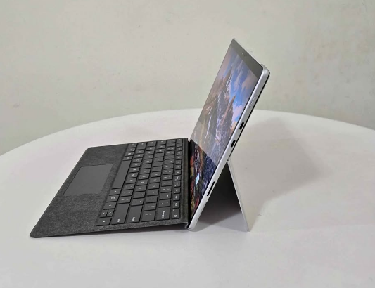 Microsoft Surface Pro 8 i7 11th Gen 2 in 1 Laptop