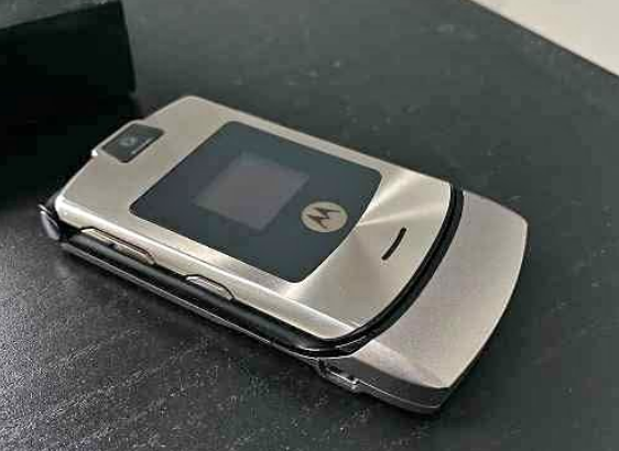 Motorola razr v3i For Sale