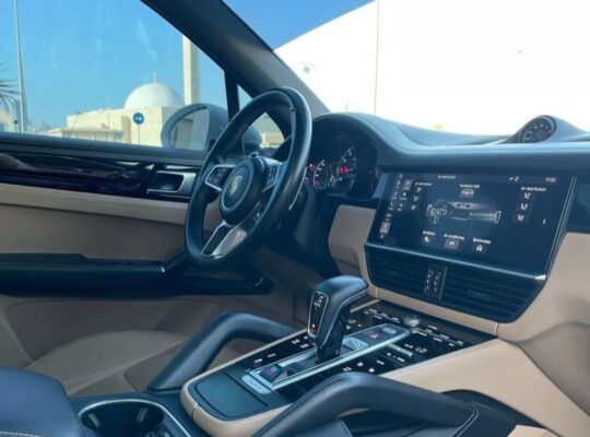 Porsche Cayenne S fully loaded 2018 Gcc