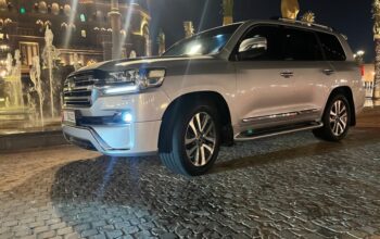 Toyota Land cruiser VXR 5.7L full option 2016