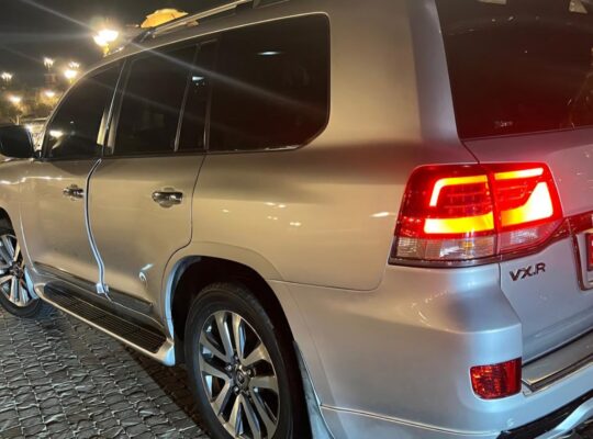 Toyota Land cruiser VXR 5.7L full option 2016