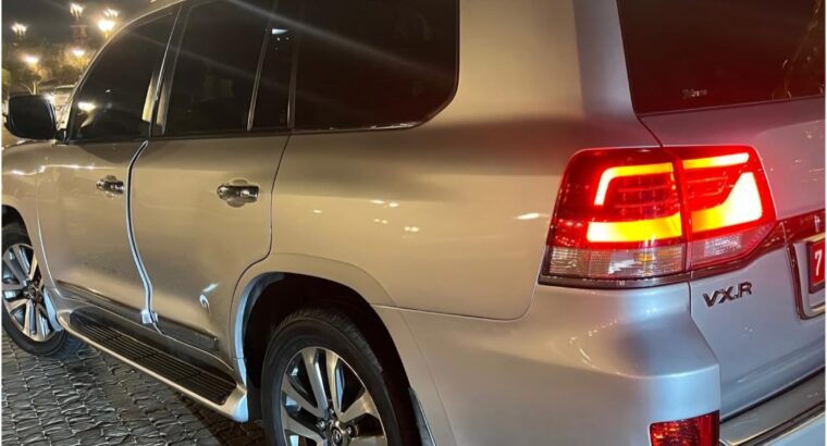 Toyota Land cruiser VXR 5.7L full option 2016