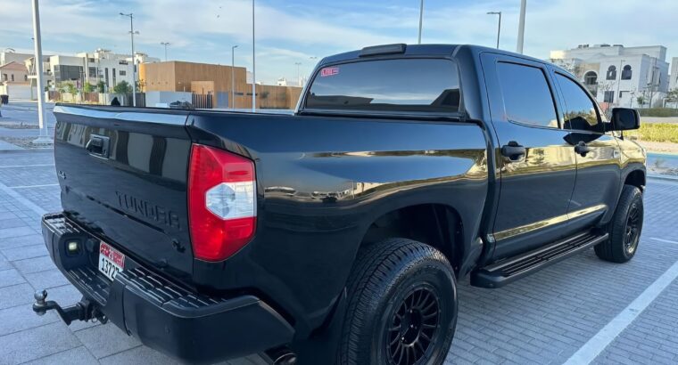 Toyota Tundra 5.7L full option 2016 USA imported