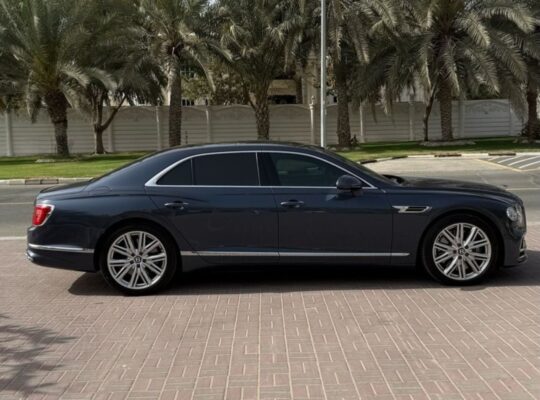Bentley flying spur 2023 Gcc full option