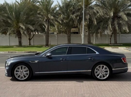 Bentley flying spur 2023 Gcc full option