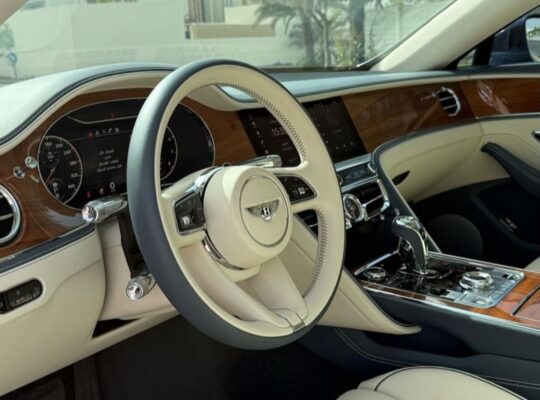 Bentley flying spur 2023 Gcc full option