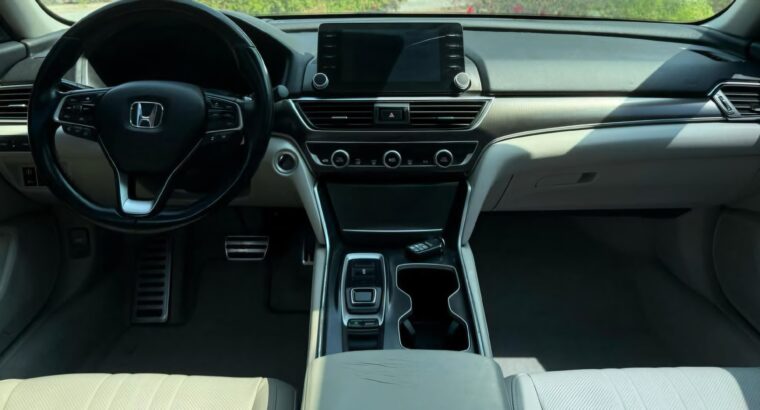 Honda Accord 2.0 full option 2018 Gcc