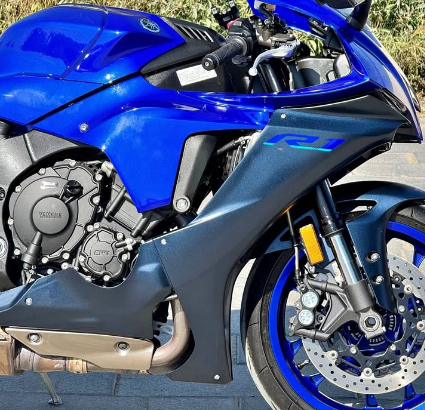 Yamaha R1 2023 GCC for sale