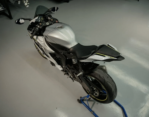 Yamaha yzf 2018 in excellent condition for sale